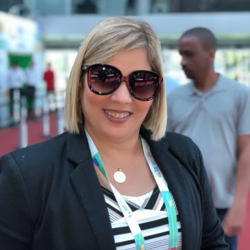 Enfermeira recebe prêmios a frente de Secretaria Municipal de Saúde