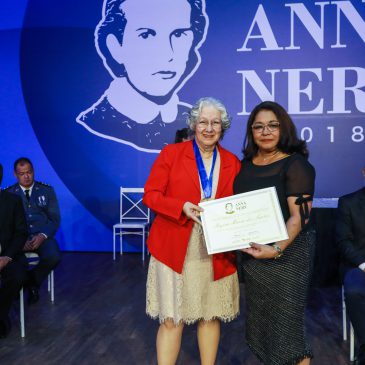 Indicada pelo Coren-AL recebe prêmio Ana Nery