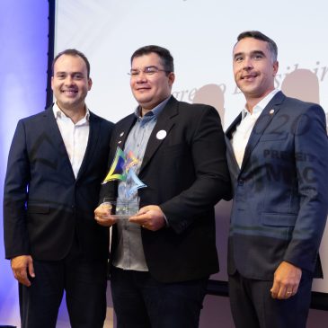 Articulação do Coren-AL se destaca e presidente recebe homenagem do Estado