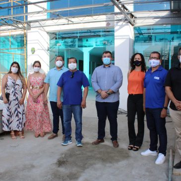 Presidente do Cofen visita obras da sede do Coren-AL