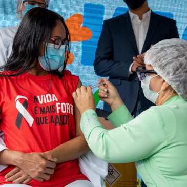 Maceió começa a vacinar trabalhadores de saúde com 40 anos nesta quarta (31)