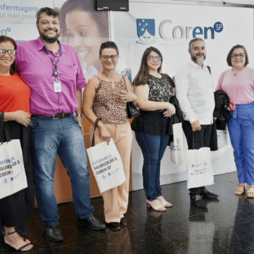 Profissionais de saúde e conselheira do Coren-AL visitam a sede do Coren-SP