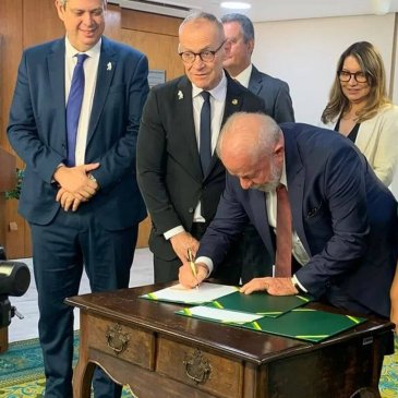 Lula assina projeto que separa R$ 7,3 bilhões em recursos para o Piso da Enfermagem