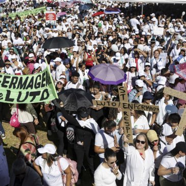 Enfermagem volta às ruas por reajuste do piso e jornada de 30 horas